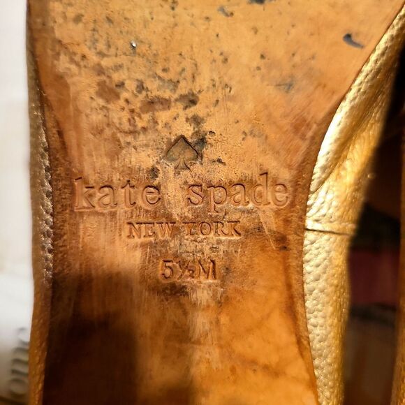 KateSpade size 5 1/2 rose gold loafers leather upper and soles! GUC, send offer - Picture 7 of 10
